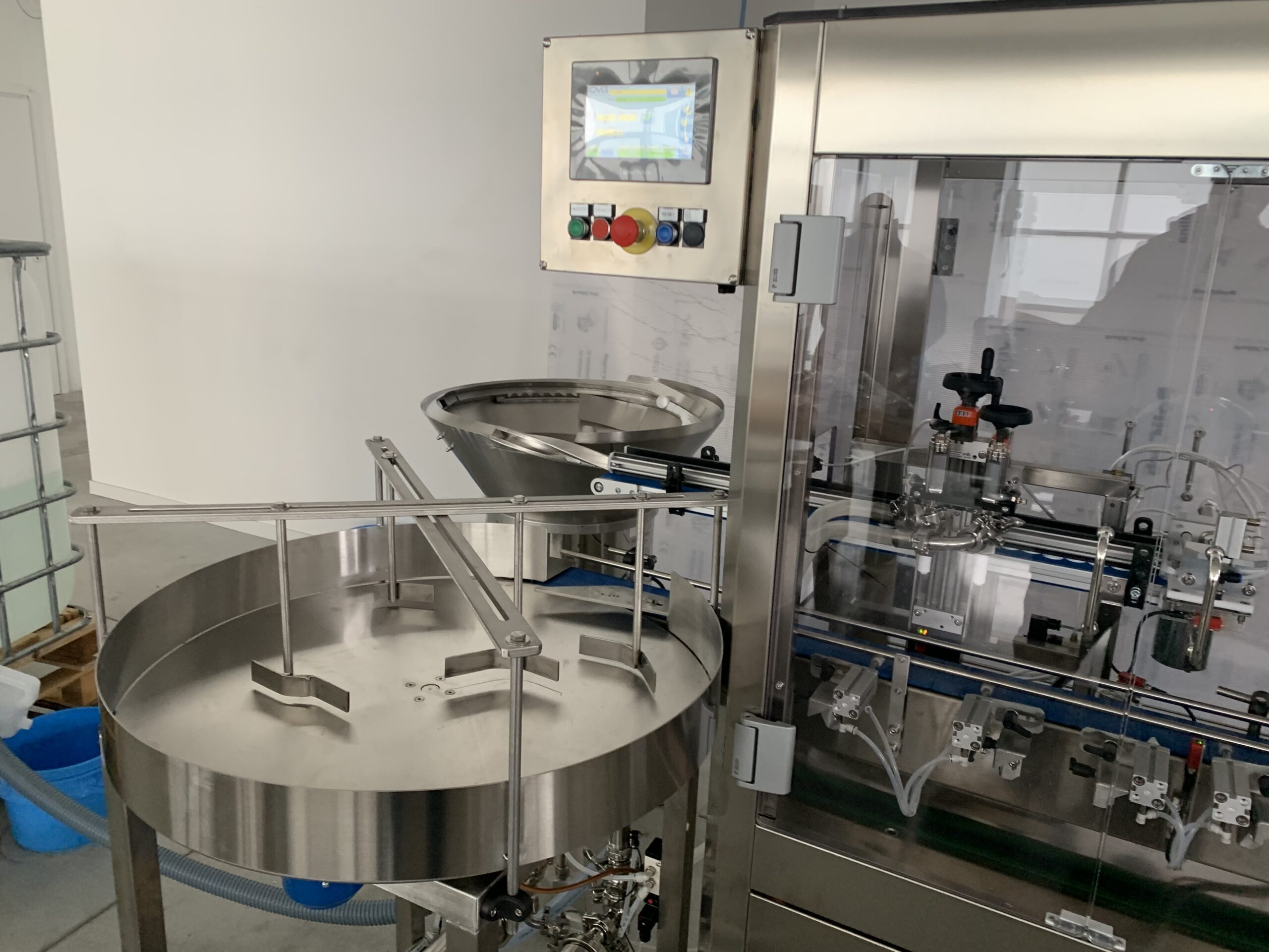 side image - rotating table and vibrating orientator